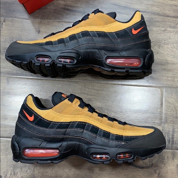 NIKE AIR MAX 95 ESSENTIAL men’s running shoes - Picture 4 of 16